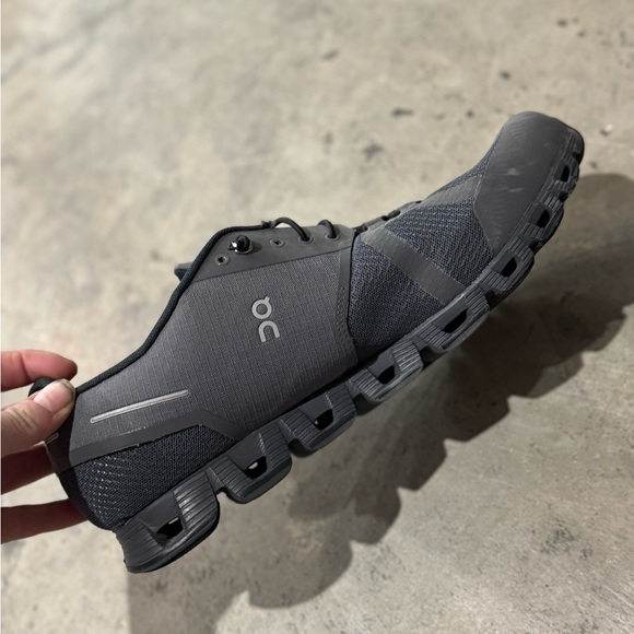 👟 On Cloud Men’s Waterproof Running Shoes – Charcoal/Black – Size 10 (EU 44) - Picture 11 of 12